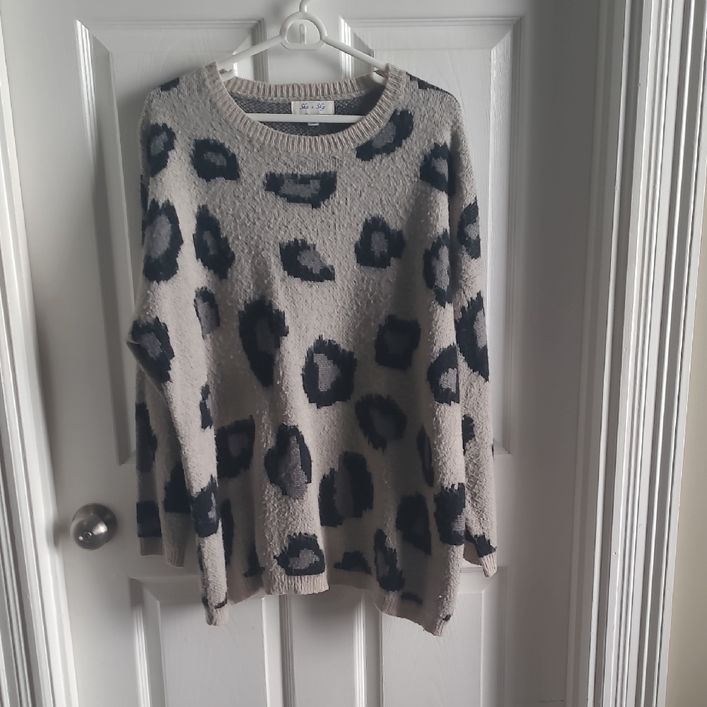 She and Sky Gray and Black Patterned Sweater